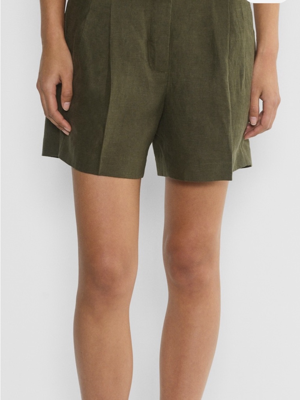 Aritzia The Effortless Short - Mid-thigh